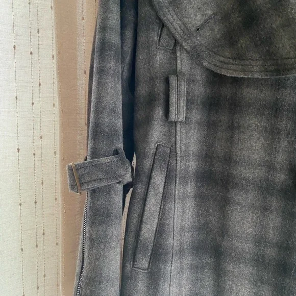 Guess Coat - Picture 3 of 11